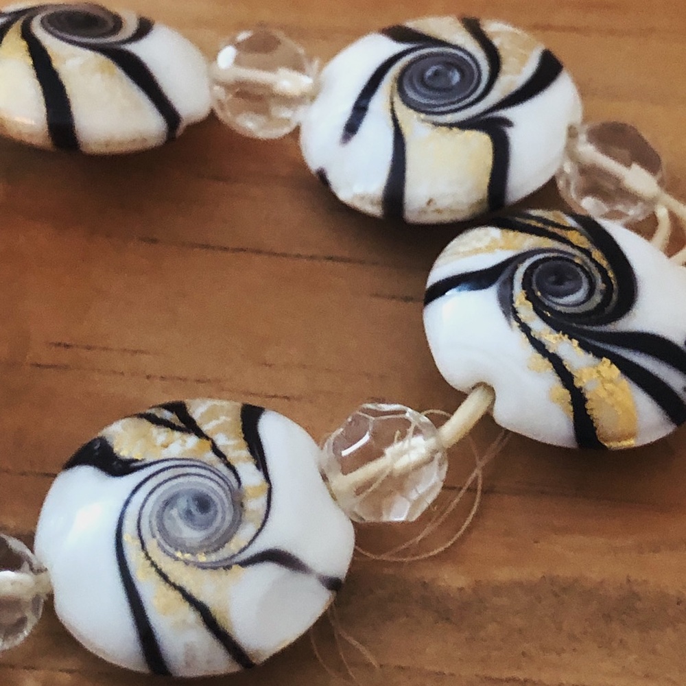 ⁺ ゚* Glass Seashell Bracelet * • ゚ - Picture 4 of 6